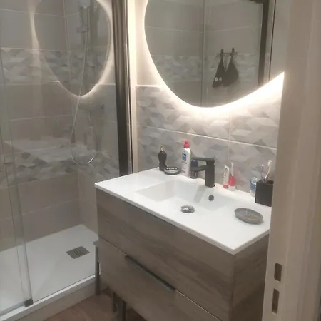 Apartment Centre *